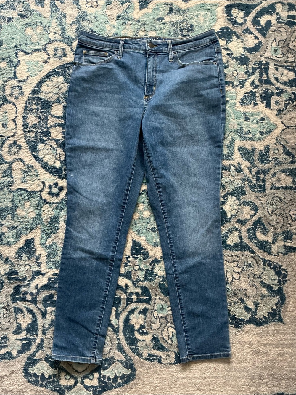 Universal Thread High Rise Skinny jeans. Size 12 Short.